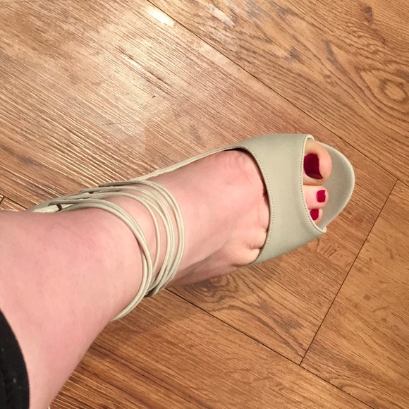 Heels - Picture 3 of 3